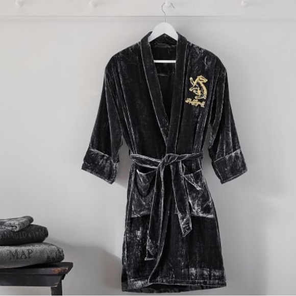 🏰Harry Potter🏰 x Pottery Barn HUFFLEPUFF Teen Velvet Robe - Picture 2 of 16